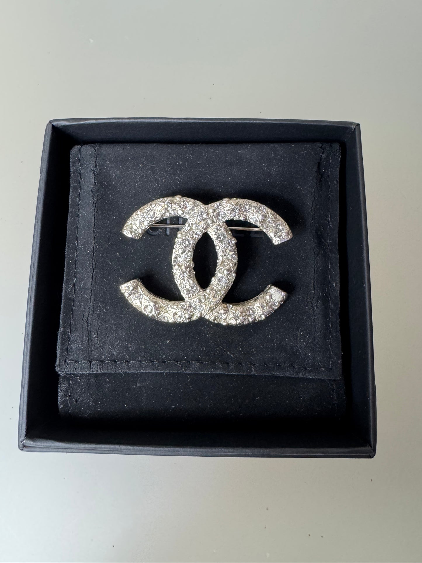 Chanel Brosche CC Logo Strass 2014 Kollektion