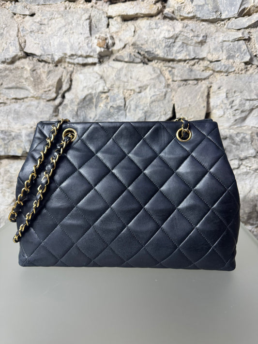 Chanel Vintage CC Chain Shoulder Bag Schwarz