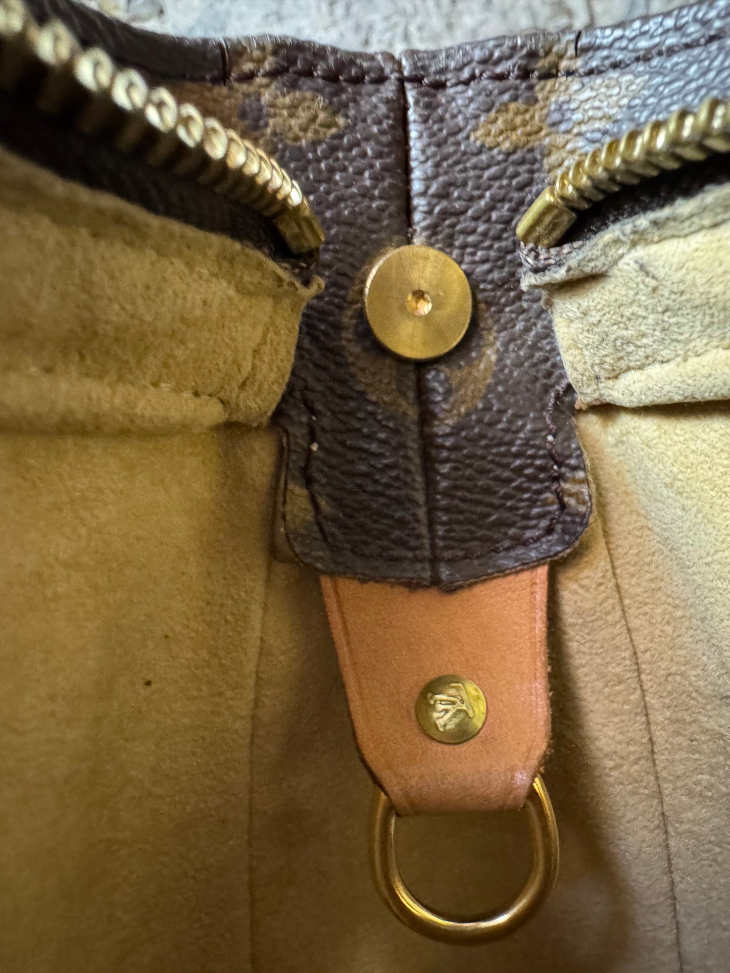 Louis Vuitton Looping GM – Monogram Canvas