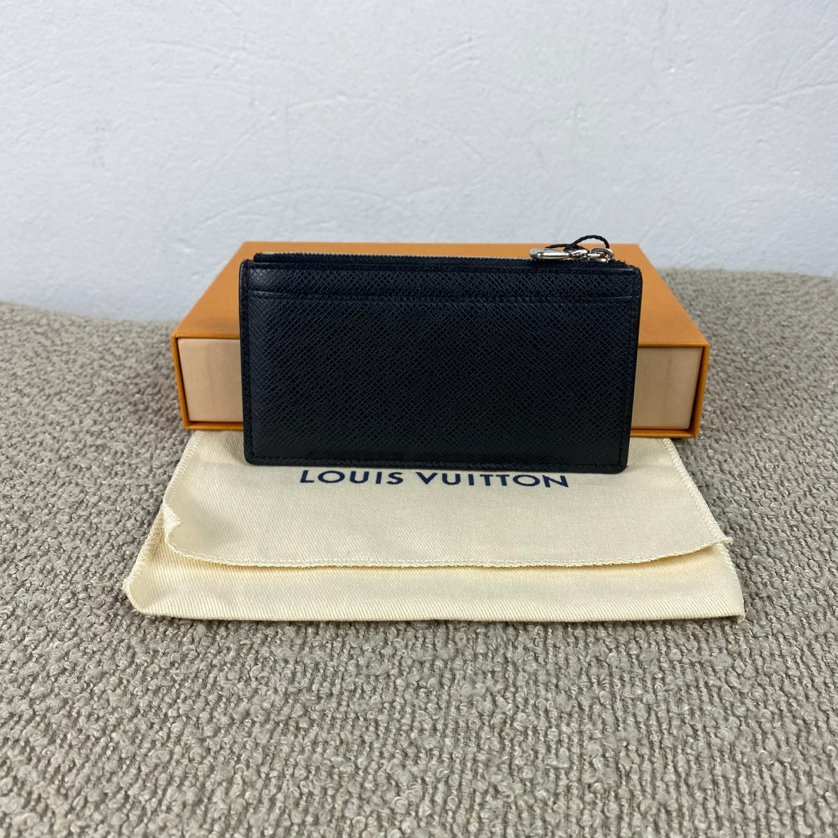 Louis Vuitton Taïga Card Holder with Zip – Black