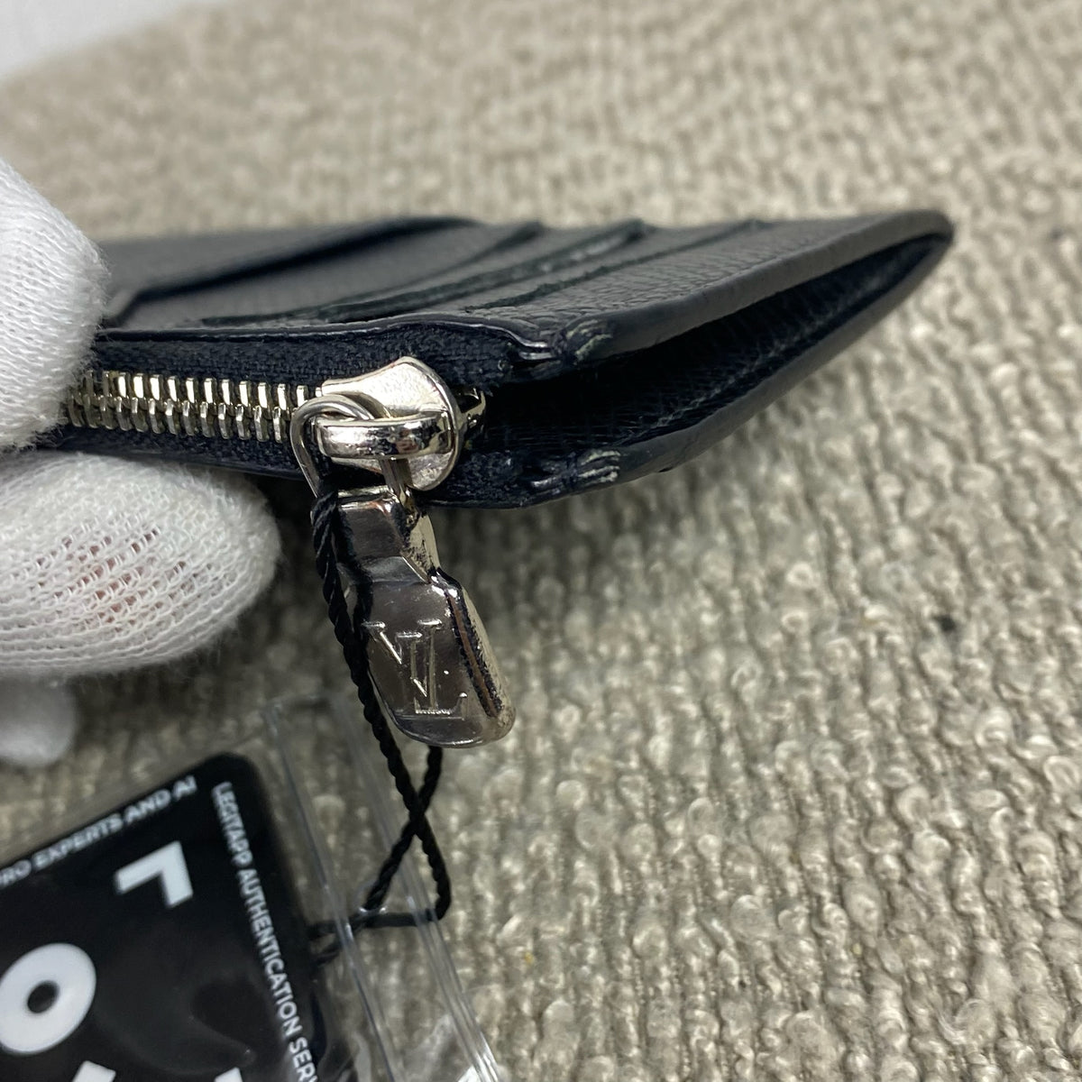 Louis Vuitton Taïga Card Holder with Zip – Black