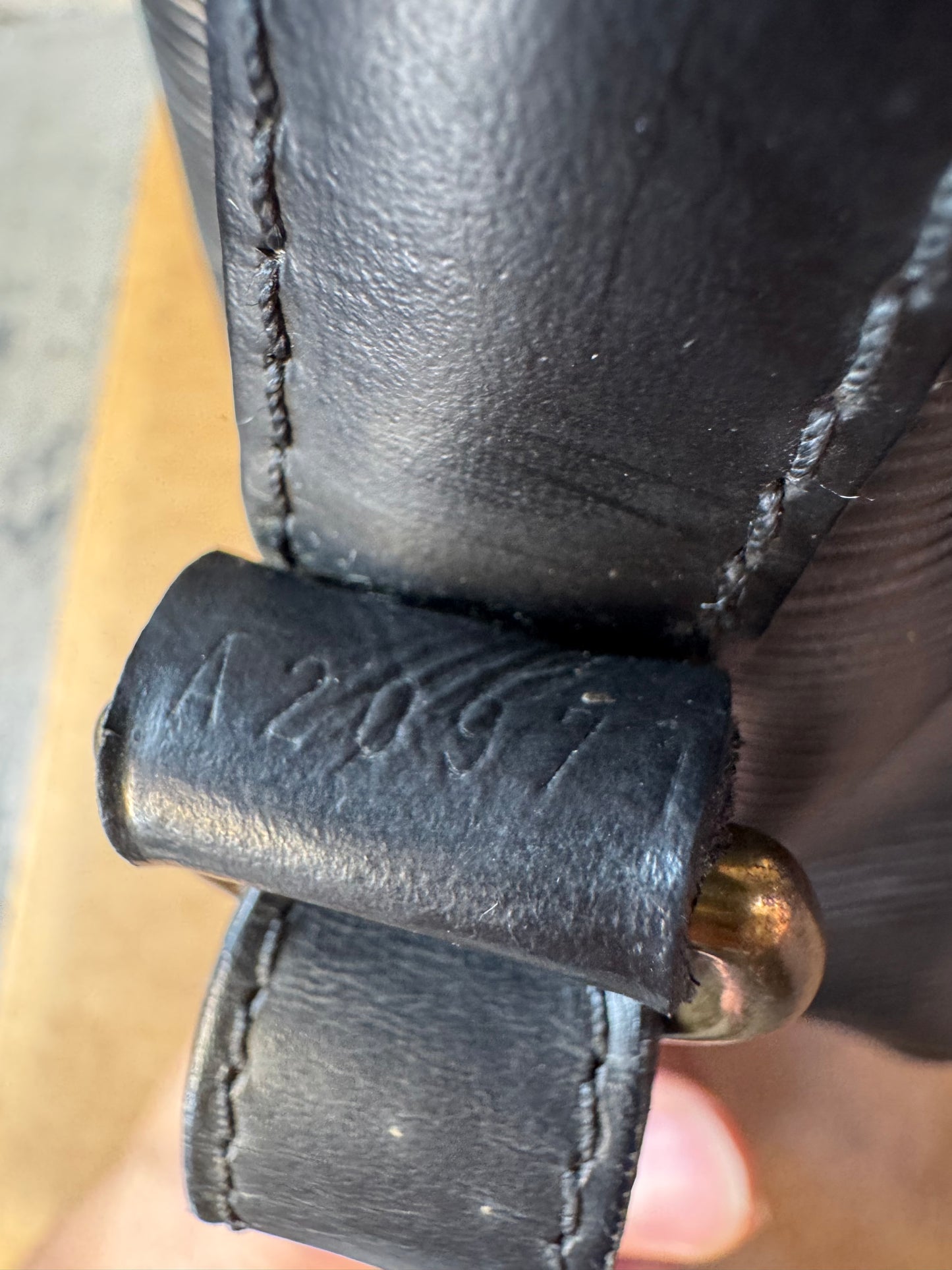 Louis Vuitton Sac Noe Petit Epi Leder schwarz