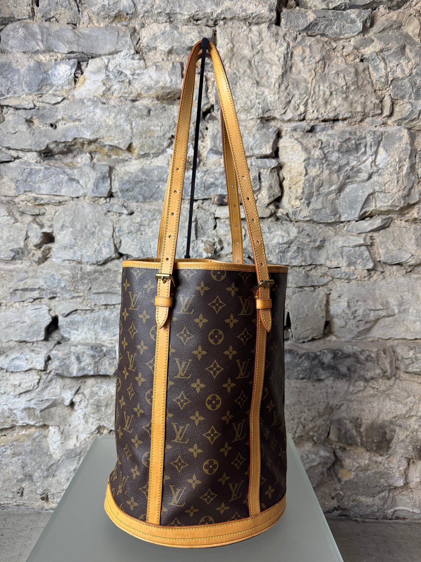 Louis Vuitton Bucket GM - Monogram Canva