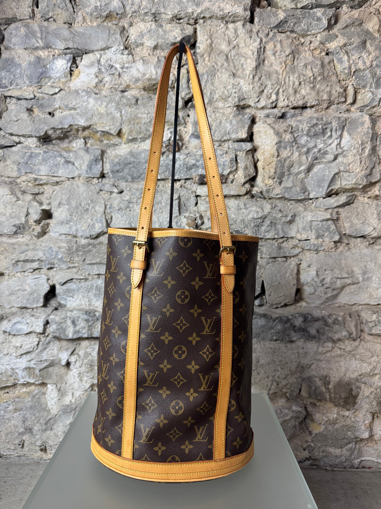 Louis Vuitton Bucket GM - Monogram Canva