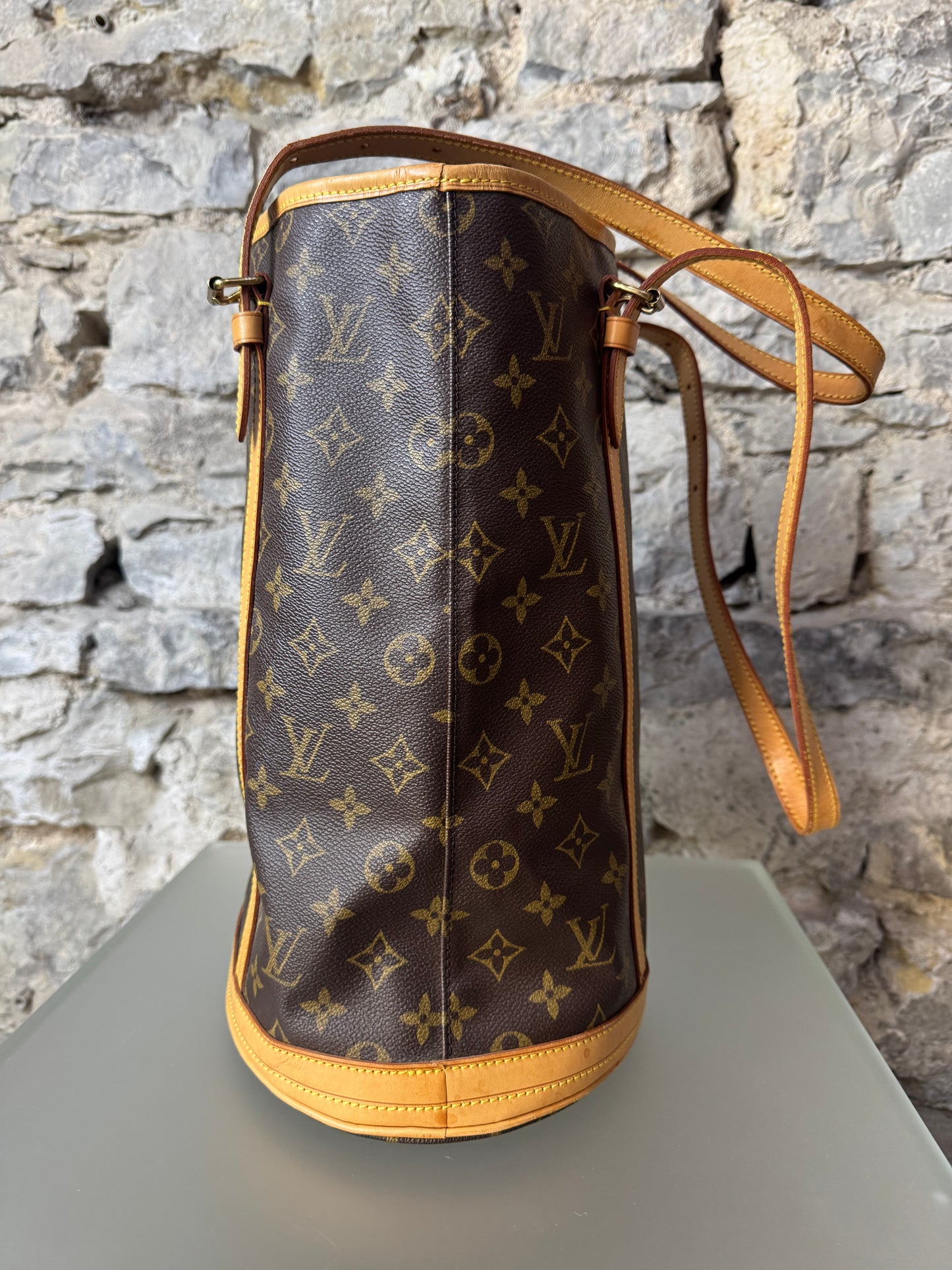 Louis Vuitton Bucket GM - Monogram Canva