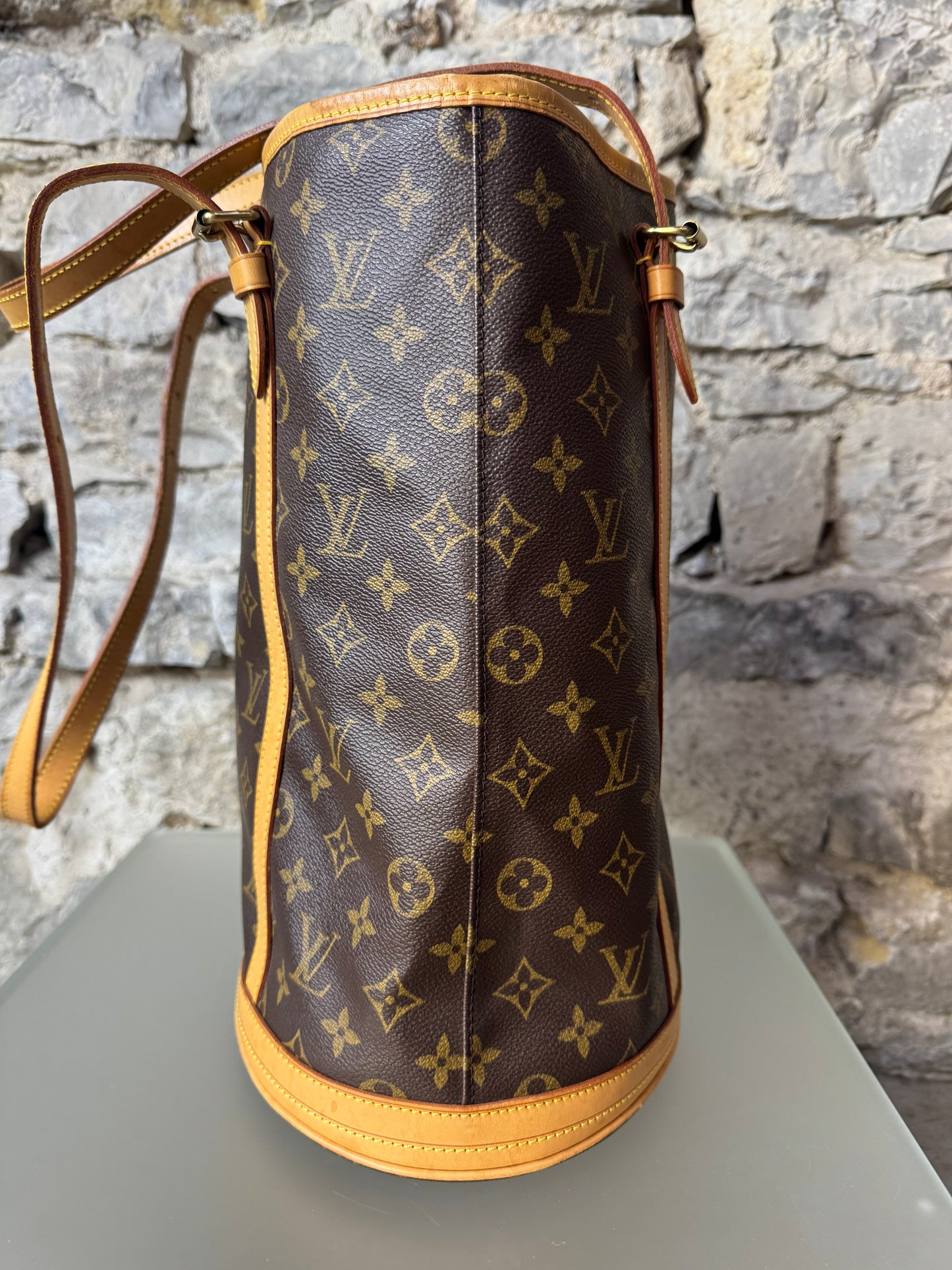 Louis Vuitton Bucket GM - Monogram Canva