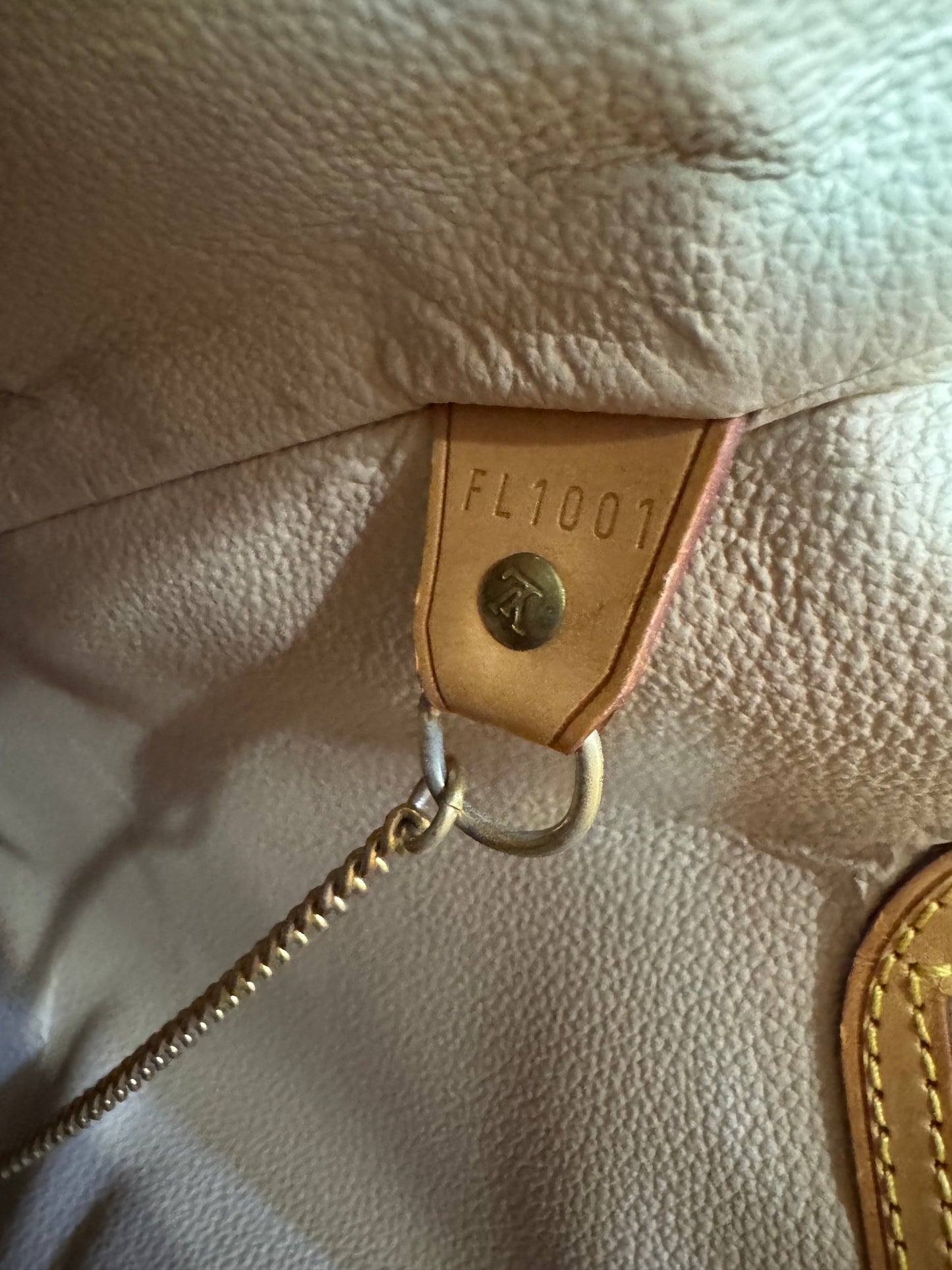 Louis Vuitton Bucket GM - Monogram Canva
