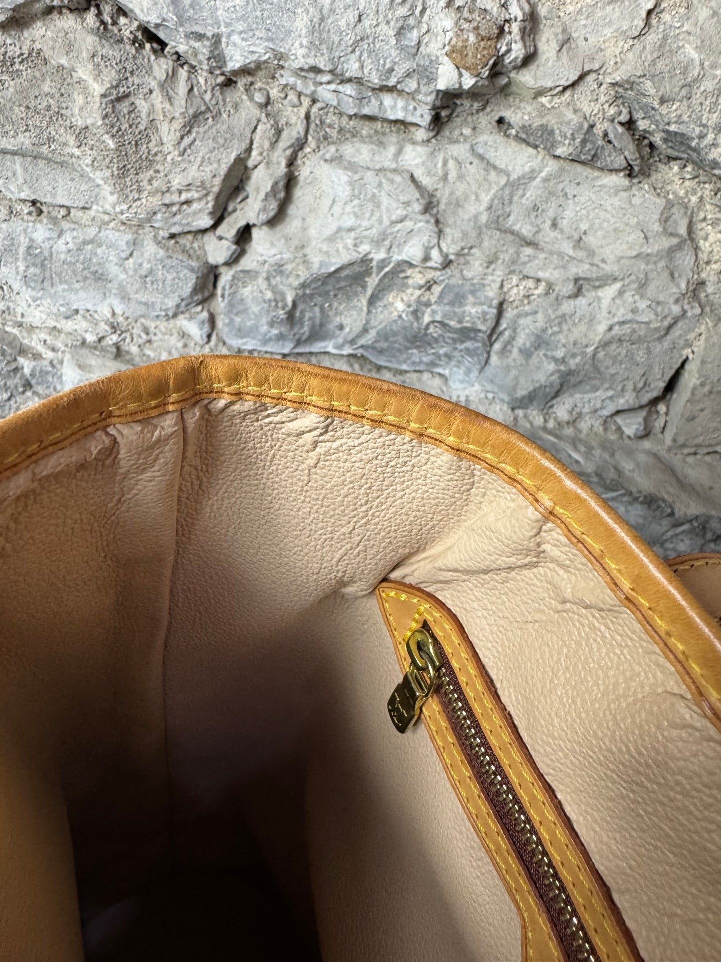 Louis Vuitton Bucket GM - Monogram Canva