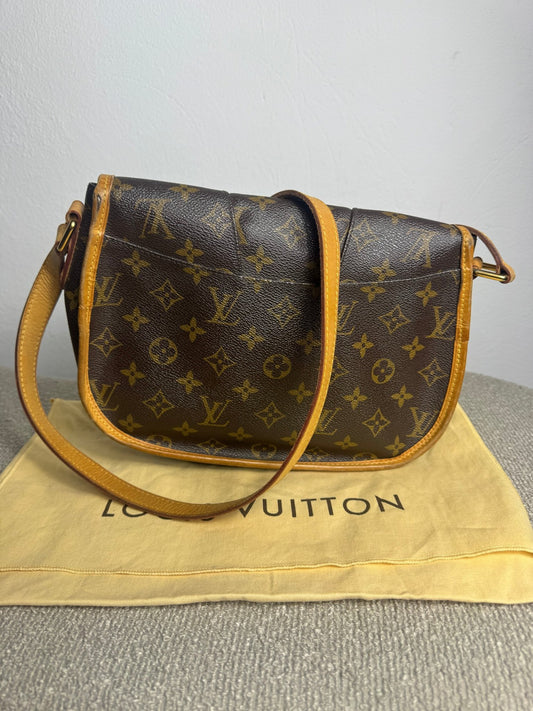 Louis Vuitton Menilmontant MM – Monogram Canvas - BagAffair