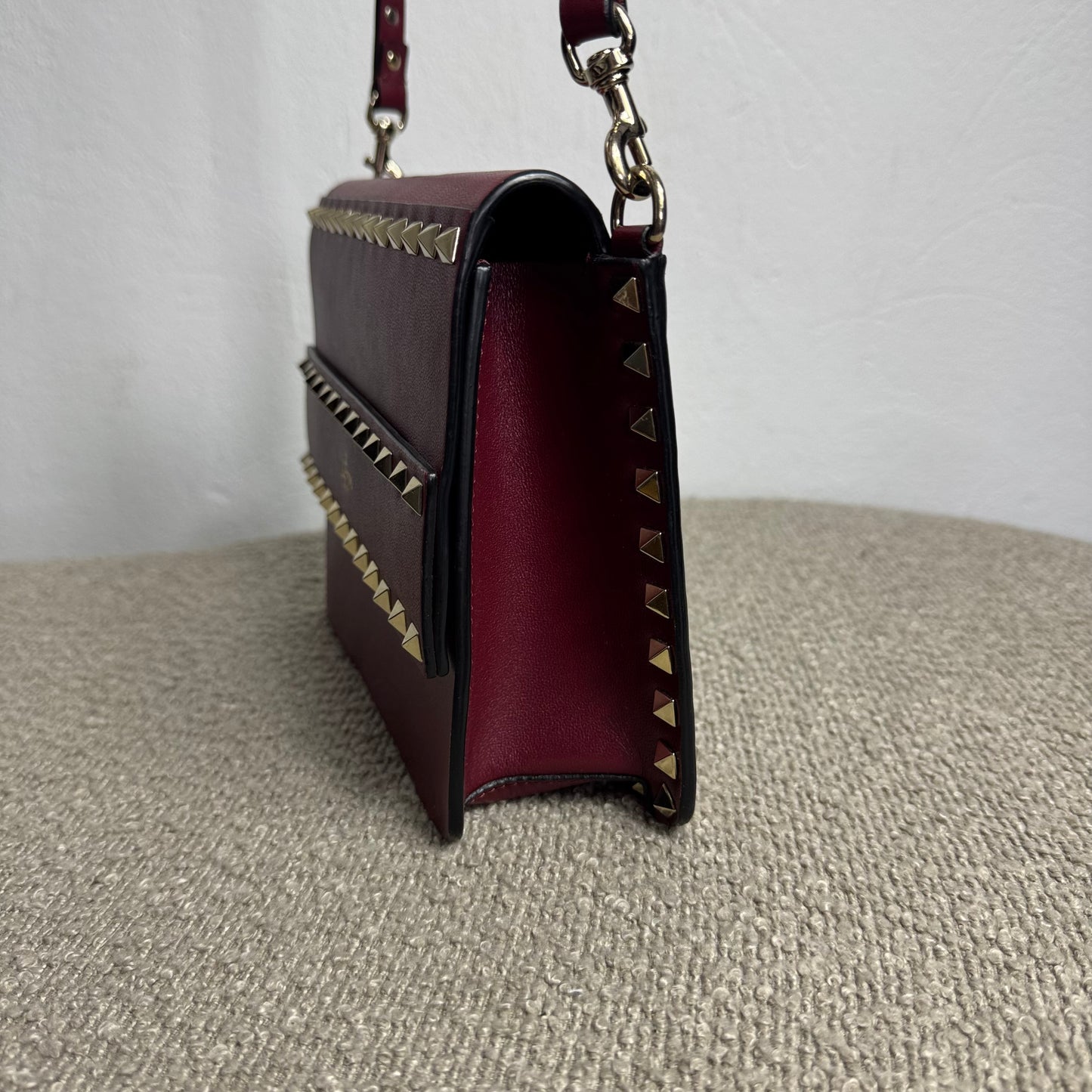 Valentino Garavani Rockstud Leder Flap Bag – Burgundy