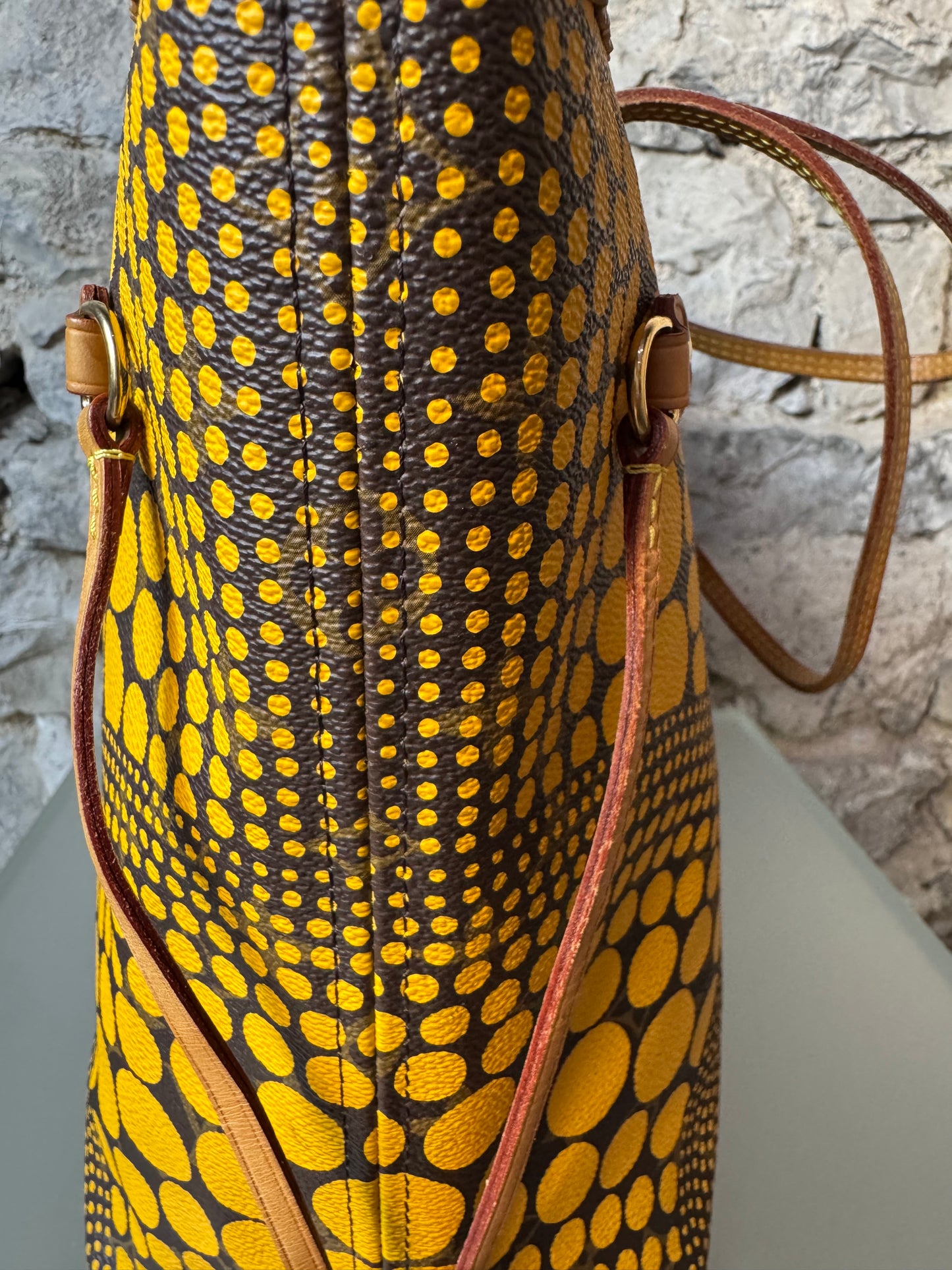 Louis Vuitton x Yayoi Kusama Neverfull – Monogram Dots Limited Edition