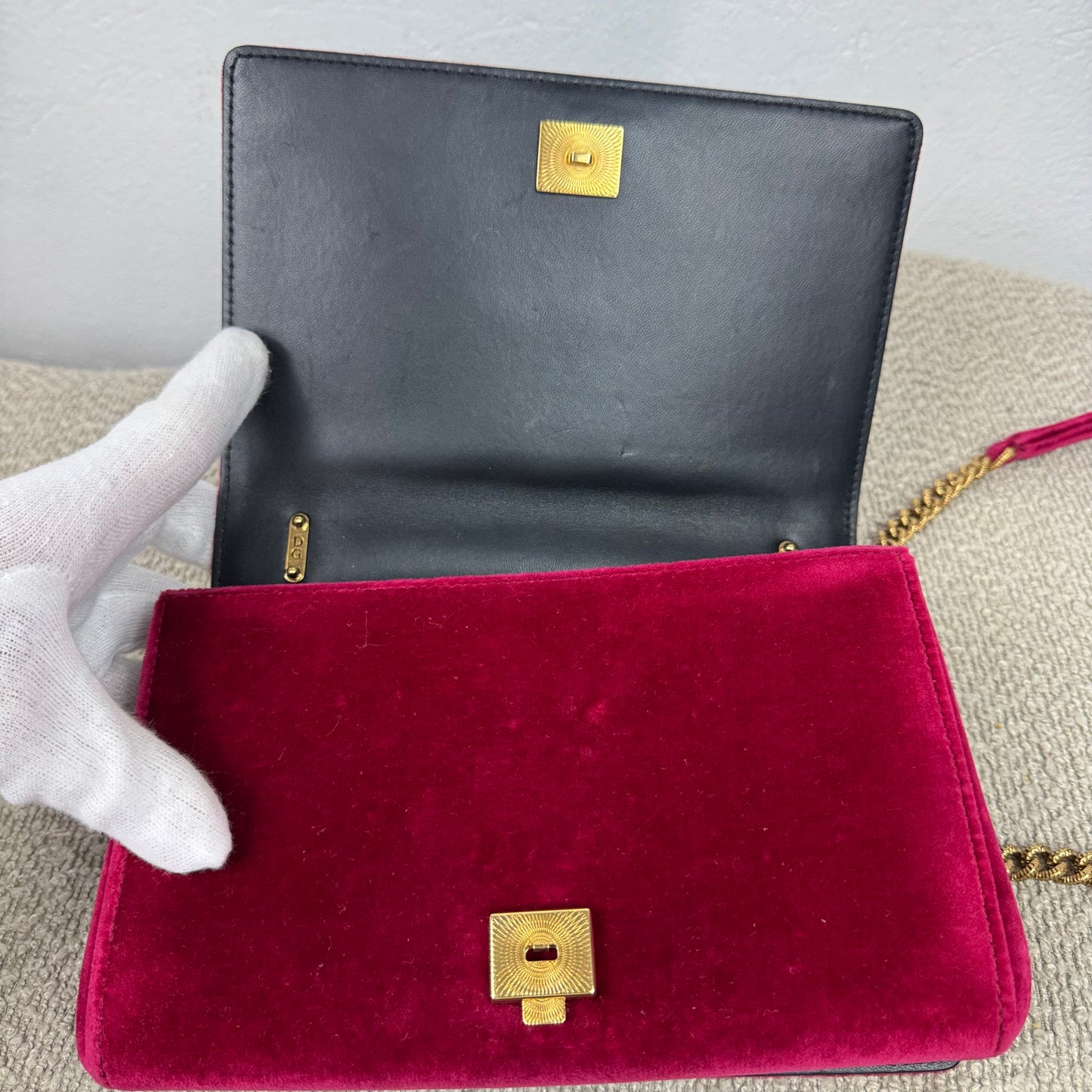 Dolce & Gabbana Velvet Devotion Medium Samt Tasche Pink