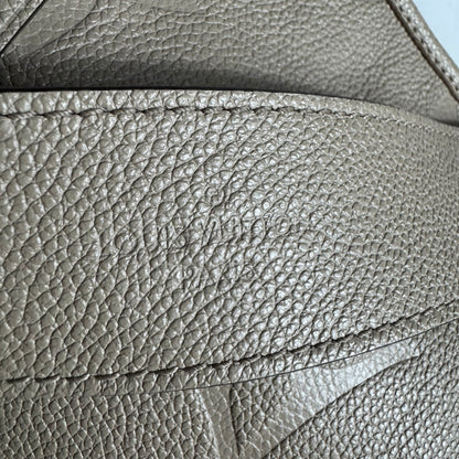 Louis Vuitton CarryAll MM – Monogram Empreinte Leder Taube