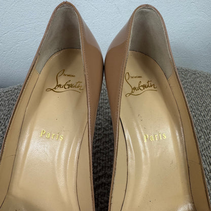 Christian Louboutin Shelley Pumps Nude Lackleder – Größe 39