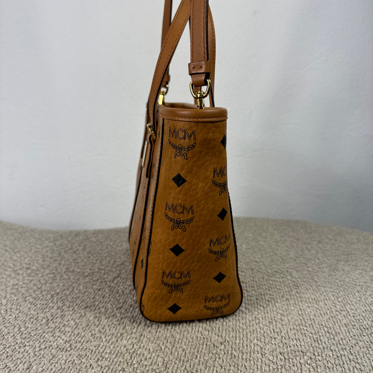 MCM Toni Shopper mit Reißverschluss – Visetos Cognac