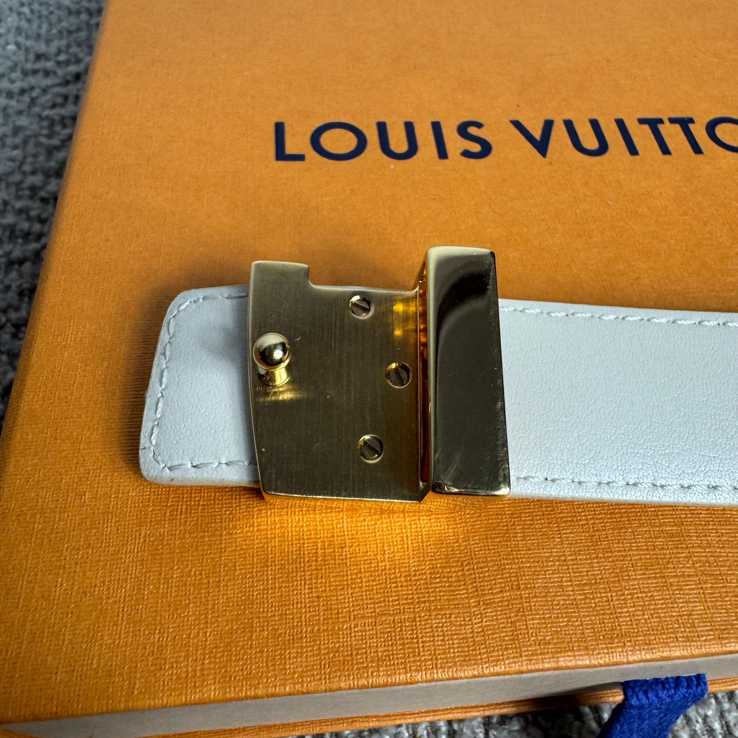 Louis Vuitton Initiales Gürtel Damier Azur 25 mm
