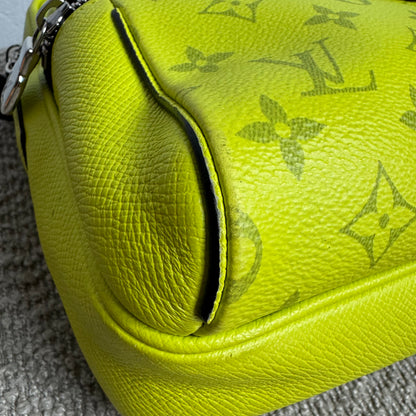 Louis Vuitton Outdoor Messenger Bag – Taïgarama Neon Gelb