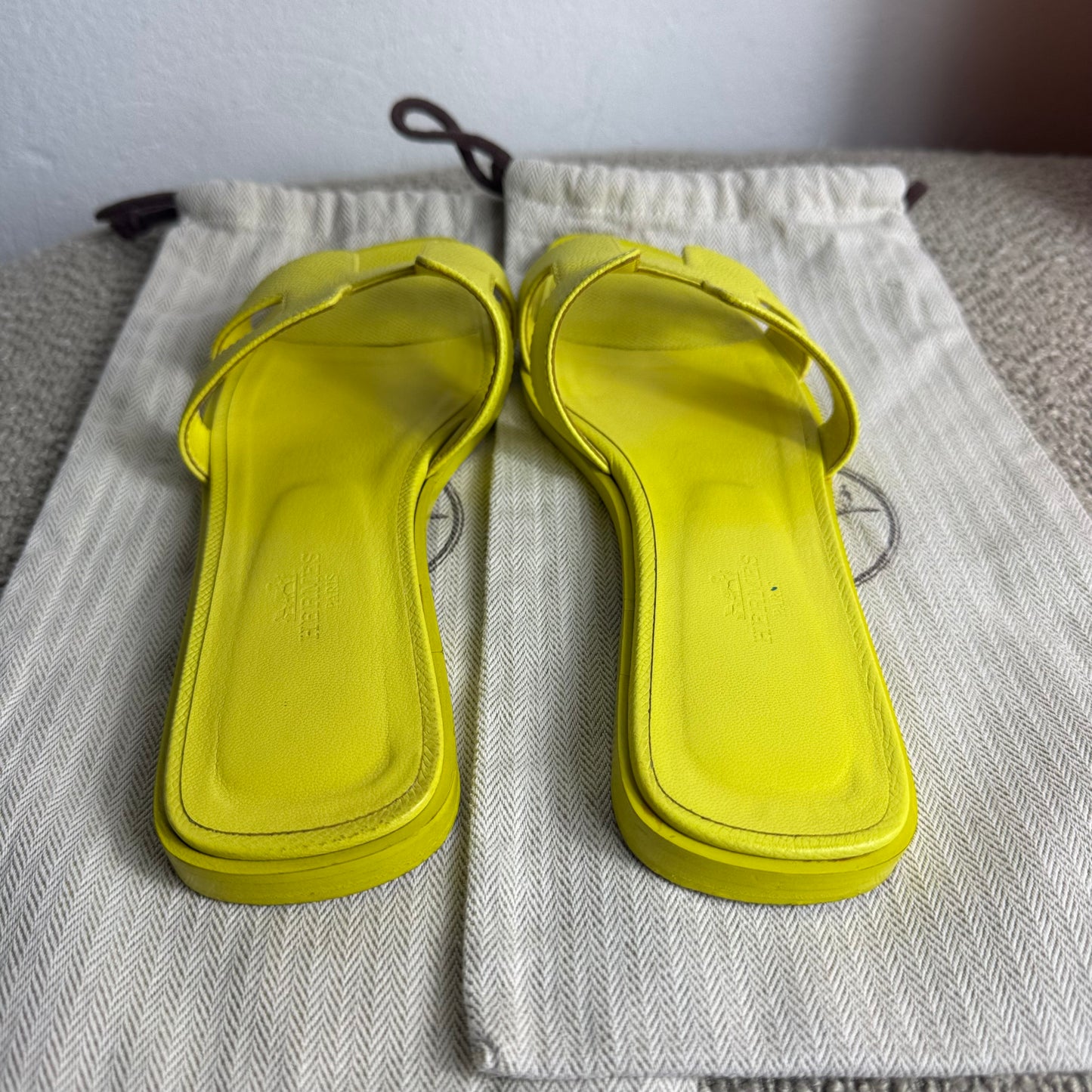 Hermès Oran Sandalen – Leuchtendes Gelb