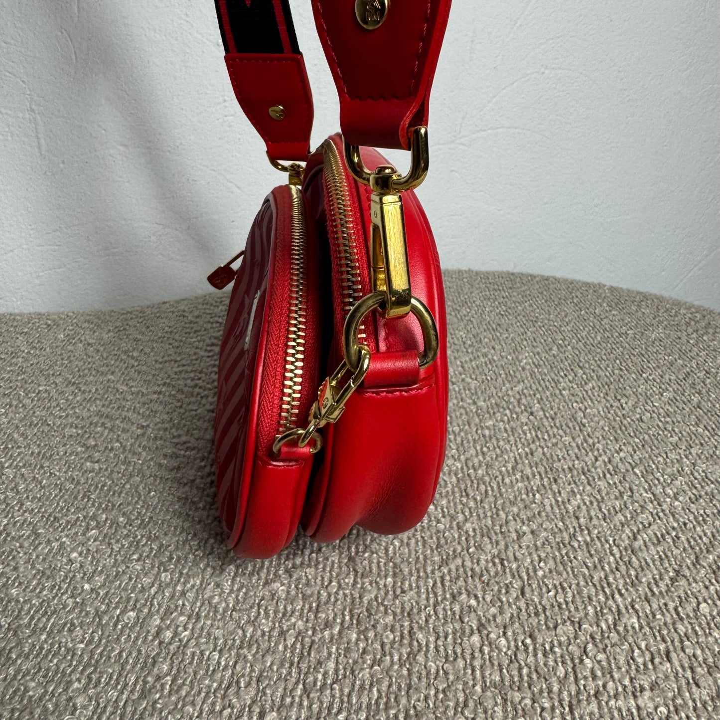 Maison Mollerus Gams Cherry Red Umhängetasche
