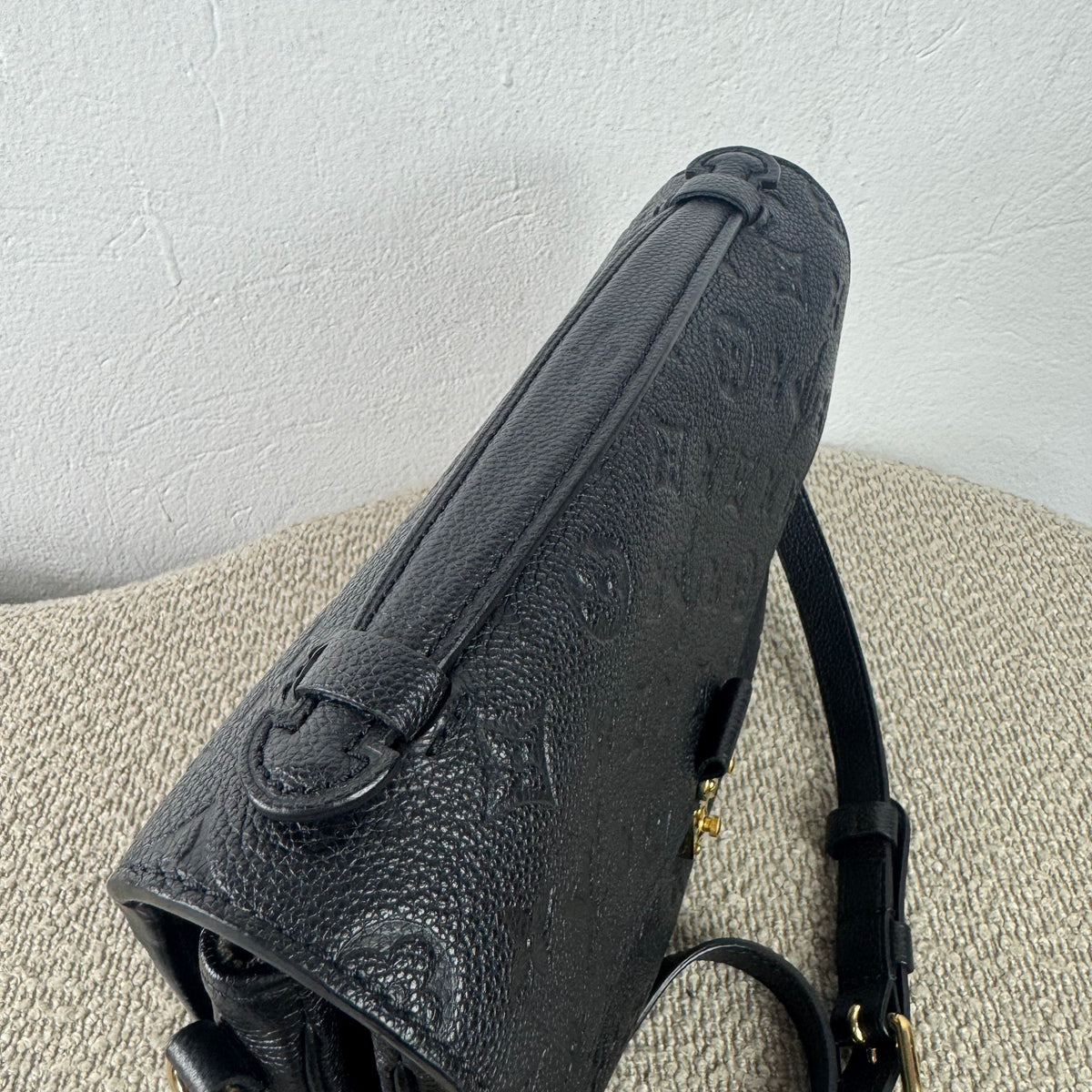 Louis Vuitton Pochette Métis – Monogram Empreinte Leder Schwarz