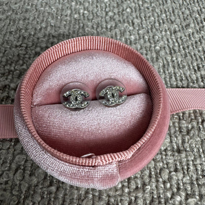 Chanel CC Logo Ohrstecker mit Kristallbesatz