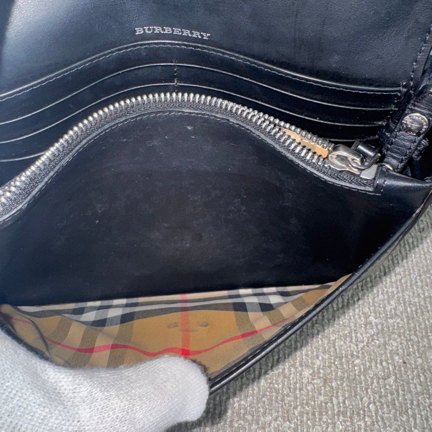 Burberry Perforated Leder Flap Shoulder Bag Schwarz