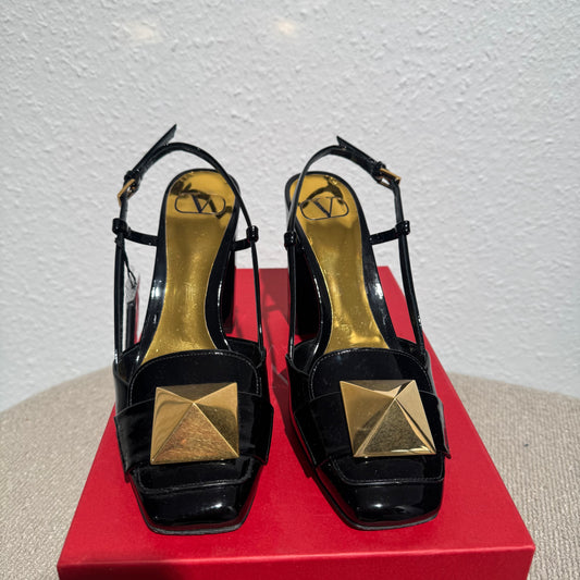 Valentino Pumps Lackleder – Schwarz mit goldfarbenem Detail – Größe 39