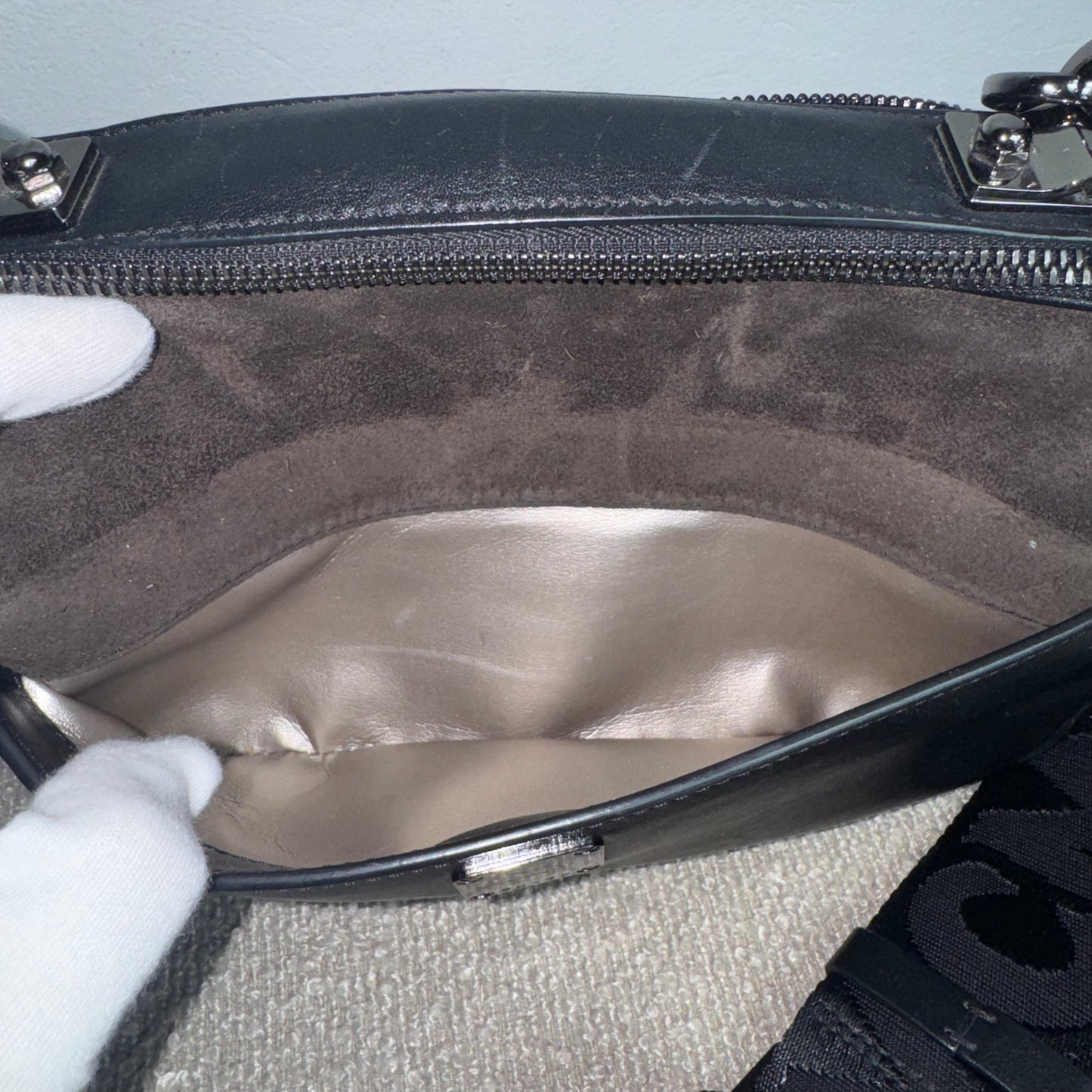 MCM München Logo Wildleder Crossbody Bag Schwarz