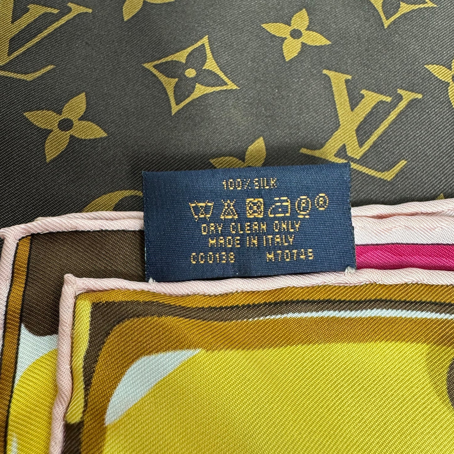 Louis Vuitton Seidentuch Monogram Trunk Design