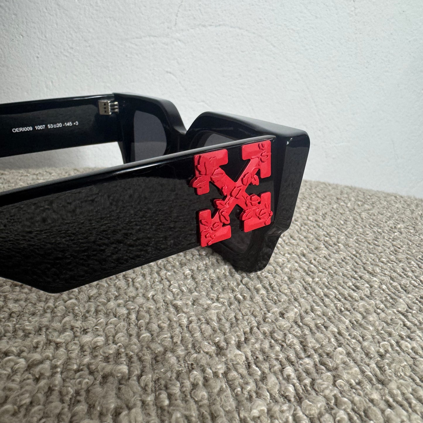 Off-White „Virgil“ Sunglasses (Black/Red)
