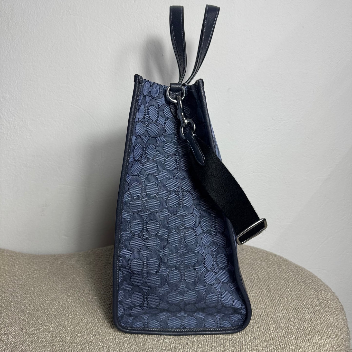Coach Dempsey Tote 40 in Signature Jacquard – Neu