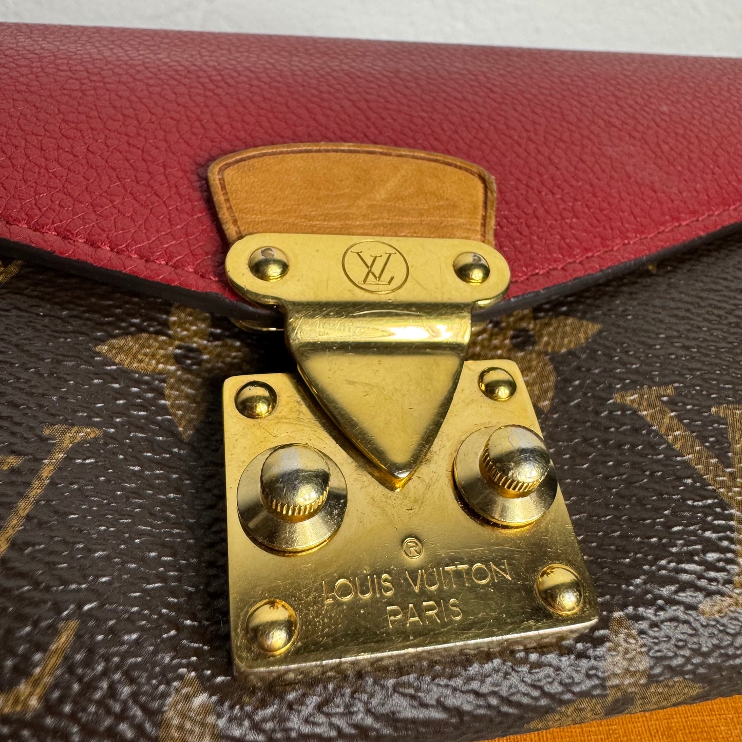 Louis Vuitton „Pallas“ Portemonnaie Monogram Rouge