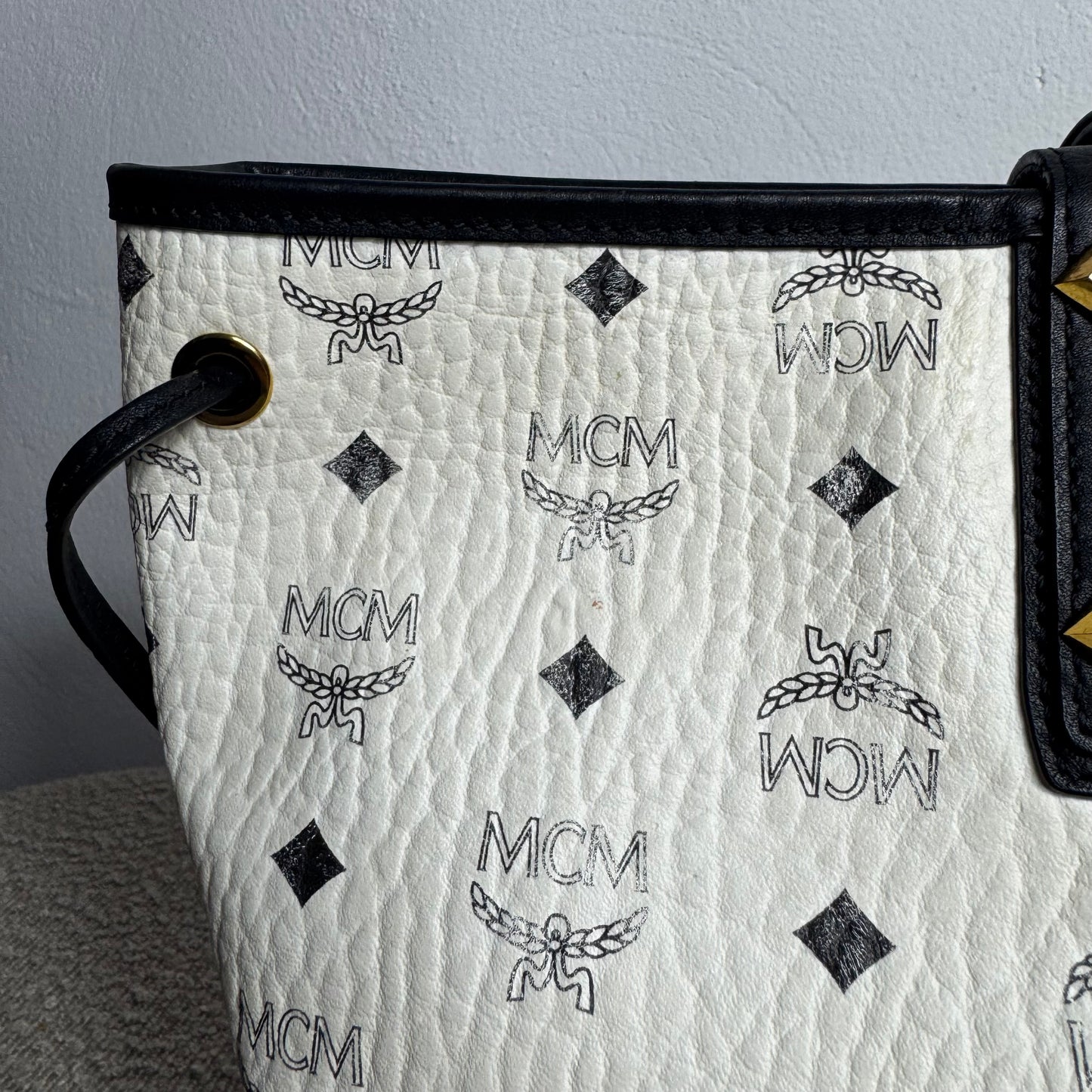 MCM Liz Reversible Shopper Medium Visetos Weiß