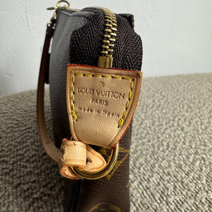 Louis Vuitton Pochette Accessoires Monogram inkl. langem Leder-Schulterriemen
