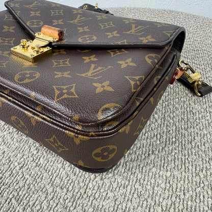 Louis Vuitton Pochette Métis – Monogram Canvas
