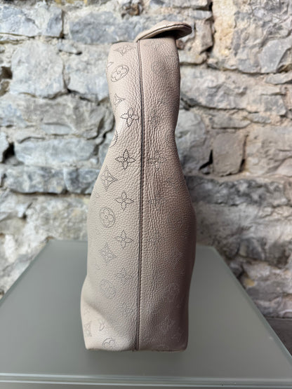 Louis Vuitton Why Knot MM – Galet Mahina Leder