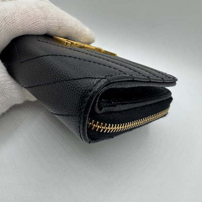 Saint Laurent Cassandre Matelassé – Kompaktes Portemonnaie mit umlaufendem Reißverschluss