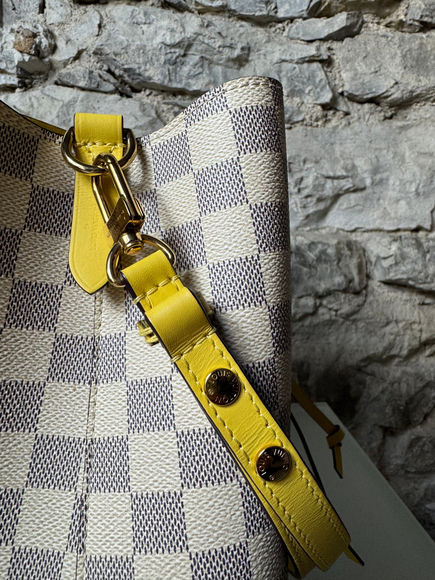 Louis Vuitton Néo Noé Damier Azur – Gelbes Innenfutter