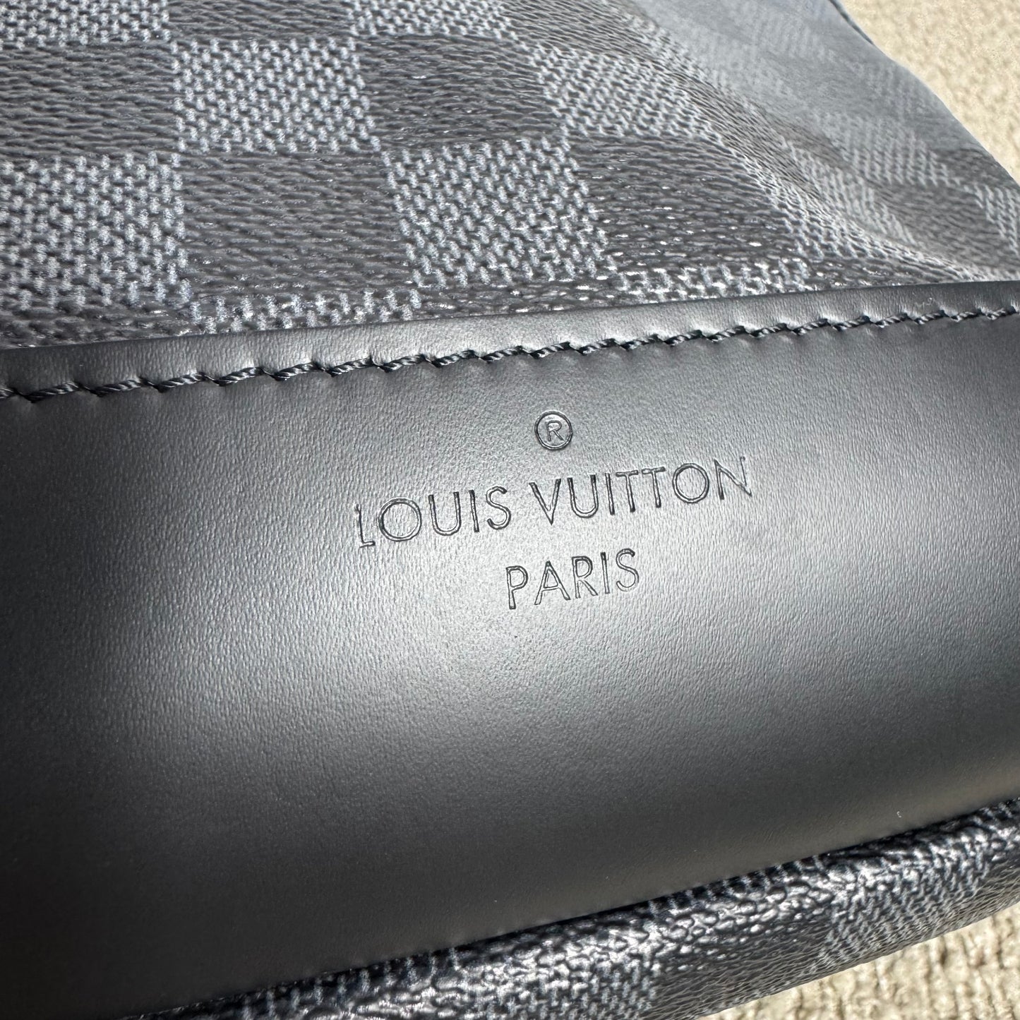 Louis Vuitton Avenue Sling Bag – Damier Graphite Giant