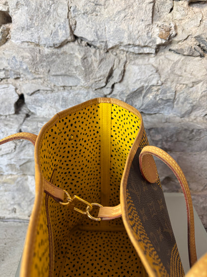 Louis Vuitton x Yayoi Kusama Neverfull – Monogram Dots Limited Edition