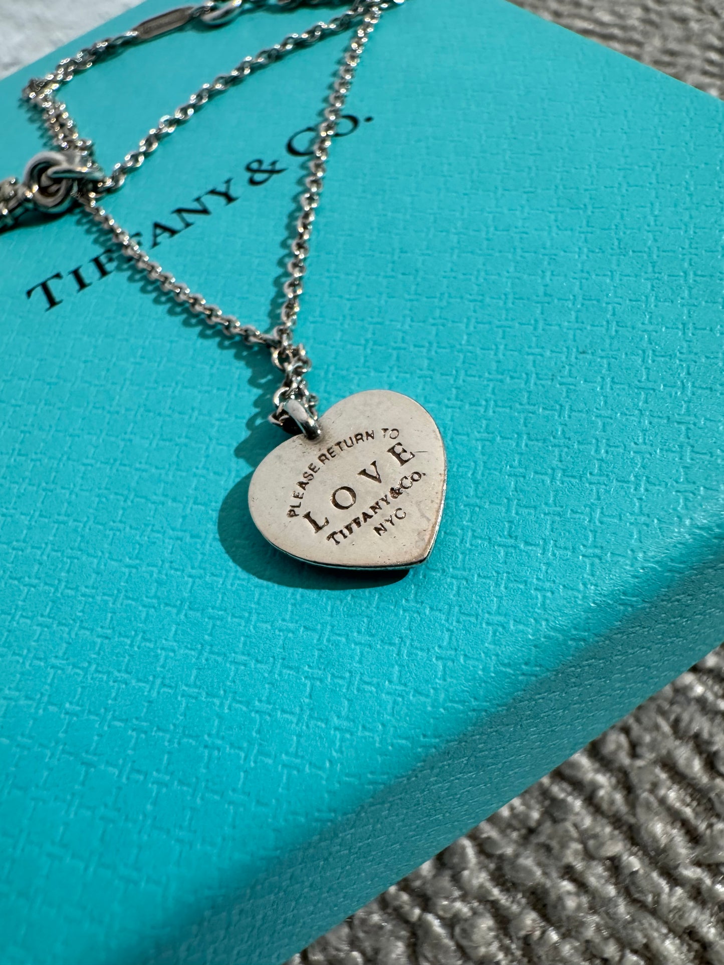 Tiffany & Co Armband mit Love-Herzanhänger und Schlüssel in Silber