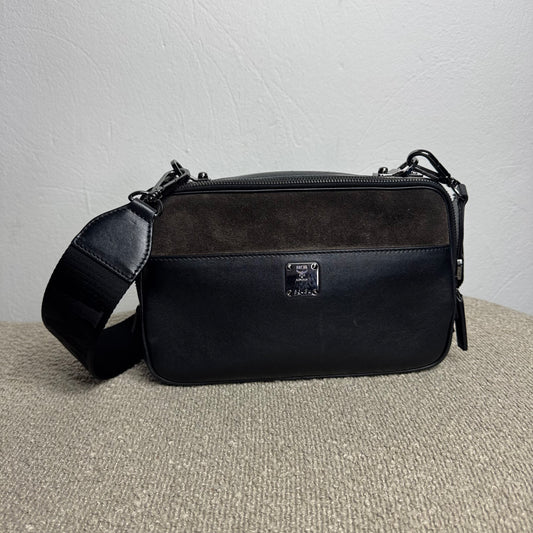MCM München Logo Wildleder Crossbody Bag Schwarz