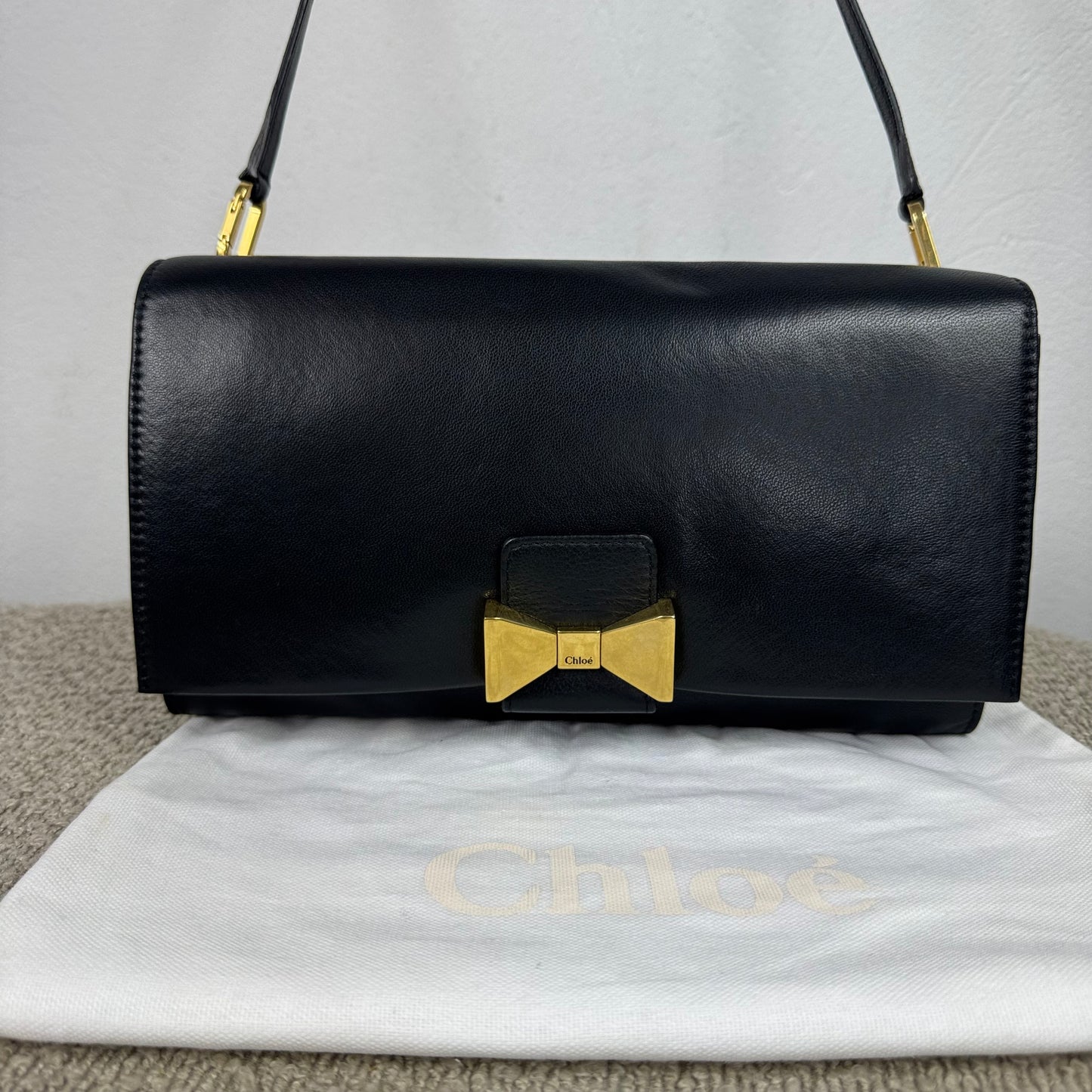 Chloé Lily Bow Crossbody Schultertasche – Schwarzes Leder
