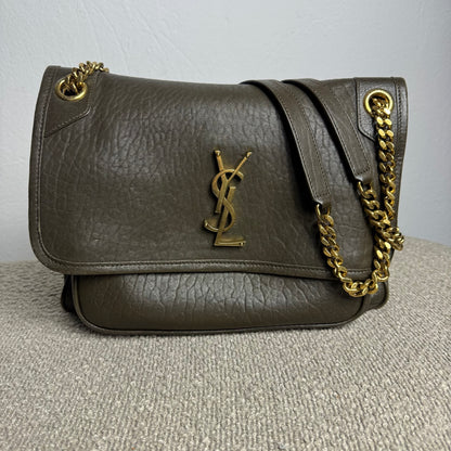 Yves Saint Laurent NIKI Medium aus genarbtem Lammleder