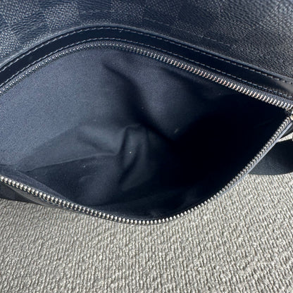 Louis Vuitton Daniel MM Messenger Bag – Damier Graphite