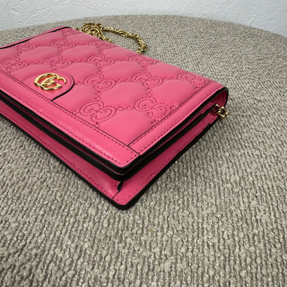 Gucci GG Matelassé Chain Wallet – Pink