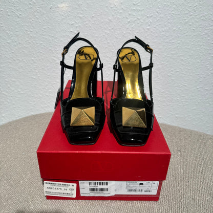 Valentino Pumps Lackleder – Schwarz mit goldfarbenem Detail – Größe 39