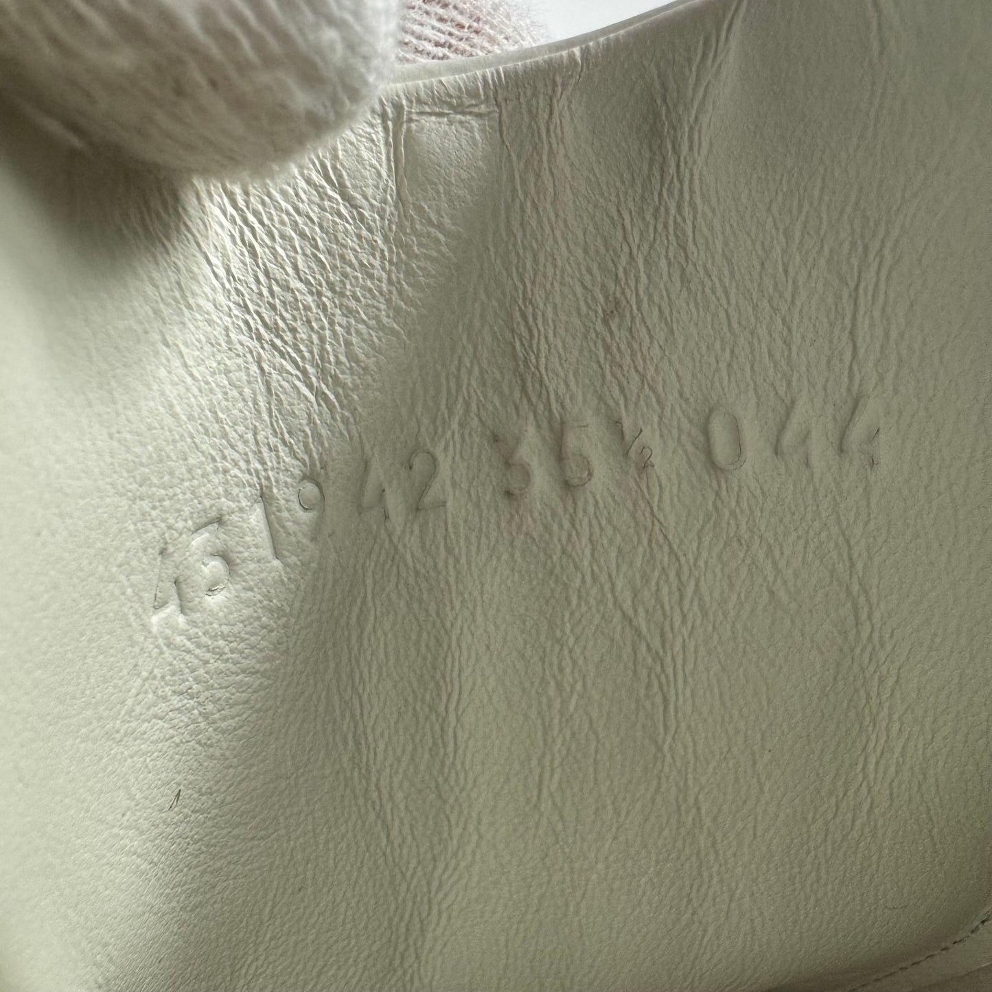 Gucci Ace Damen-Sneaker – Weiß mit Web-Streifen und Bienen-Stickerei