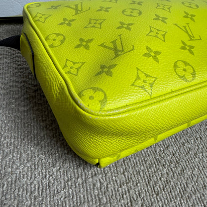 Louis Vuitton Outdoor Messenger Bag – Taïgarama Neon Gelb