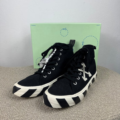 Off-White High-Top Sneaker – Schwarz / Weiß – Größe 43